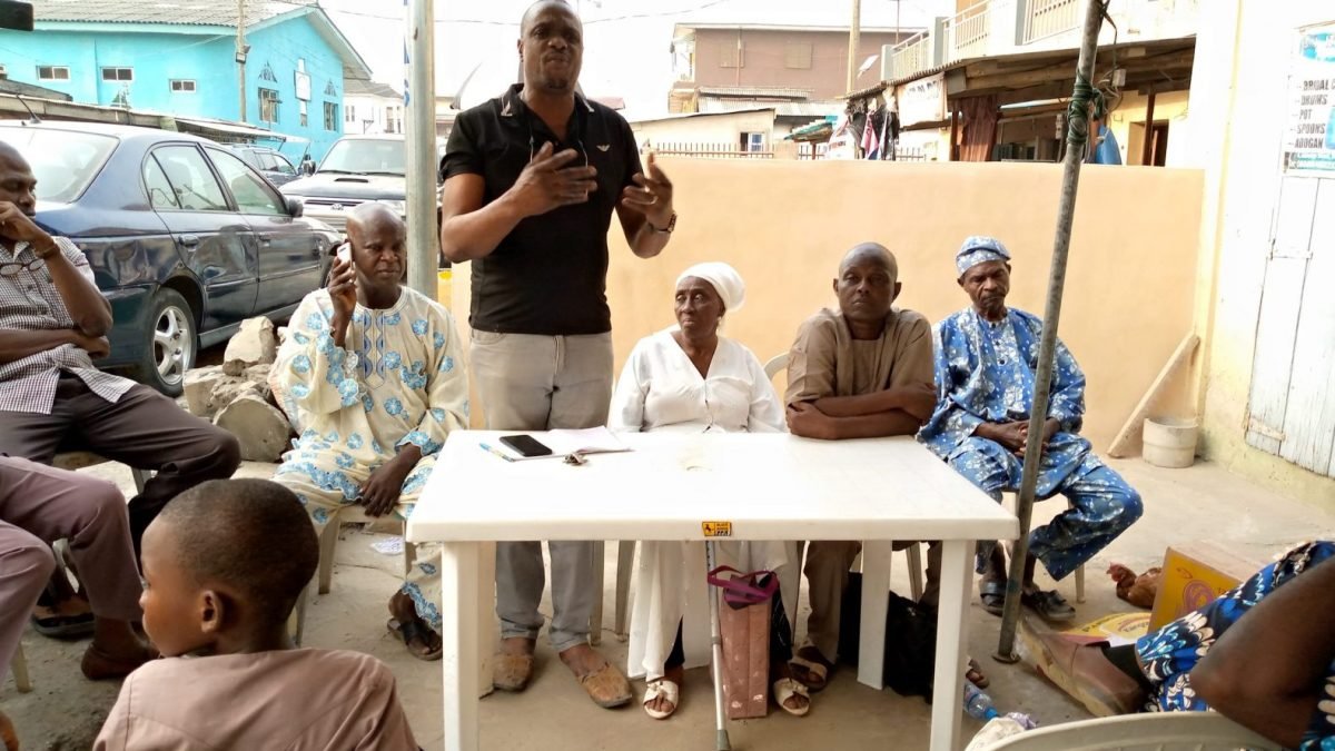 Ikosi-Isheri Councillor, Deji Oshinowo distributes Christmas Packages To Residents