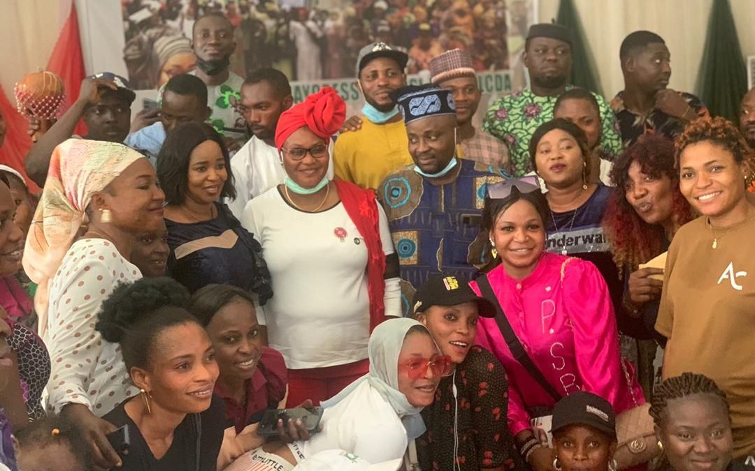 The Mayoress Gifts Cash Grants Of N7.5m, 1,500 Food Bags To Residents