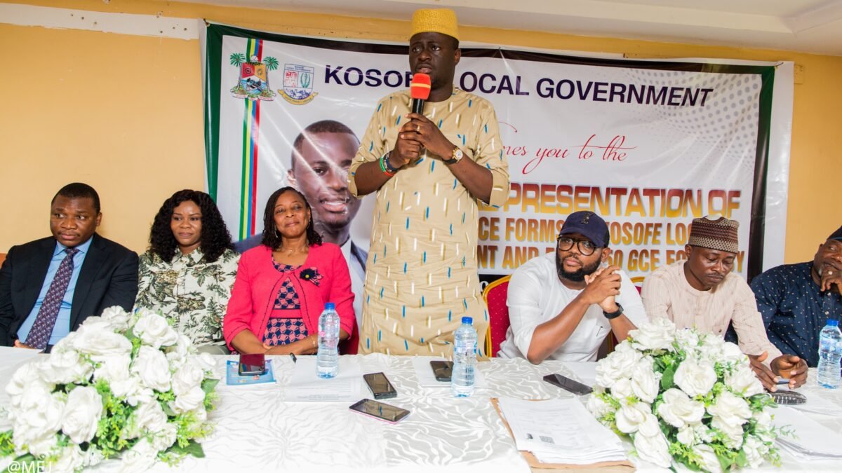 Ogunlewe Presents Official Cars To Cabinet Members