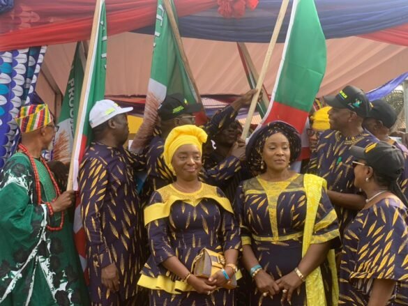 Sanwo-Olu being handed over the APC party flag as an endorsement for his candidacy at the Lagos Community Day, organized by Community Development Council of Lagos.
