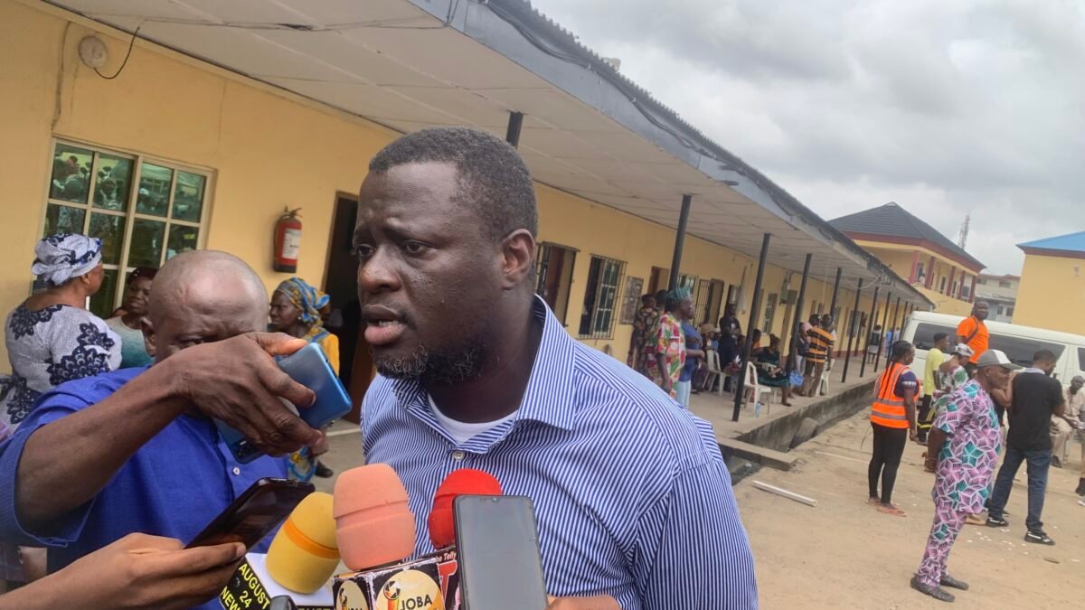 Ogunlewe Feeds 5,000 Residents, Launches Kosofe Free Food Bank