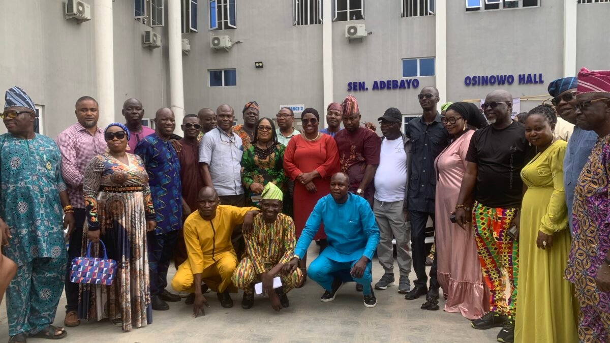 Fatoki, Gbadesere, Larosh, Others Rejoice, as Mayoress Distributes Official Cars to Supervisors, Special Advisers