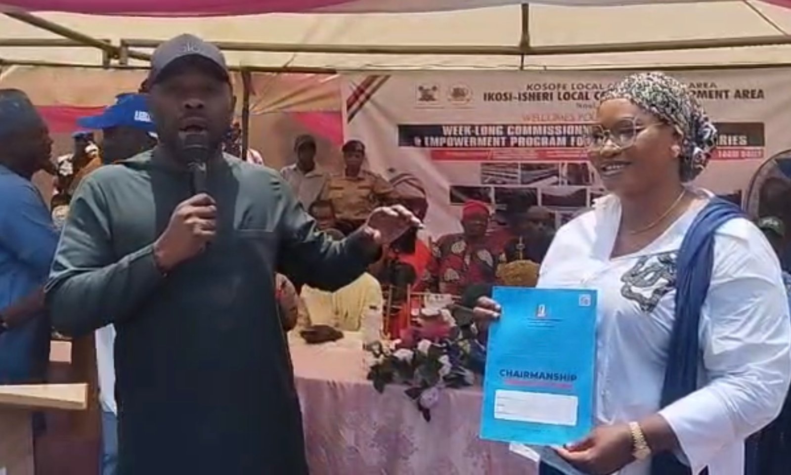 Mayor Dele Oshinowo Donates N5 Million to Support Mayoress Samiat Bada’s Chairmanship Campaign